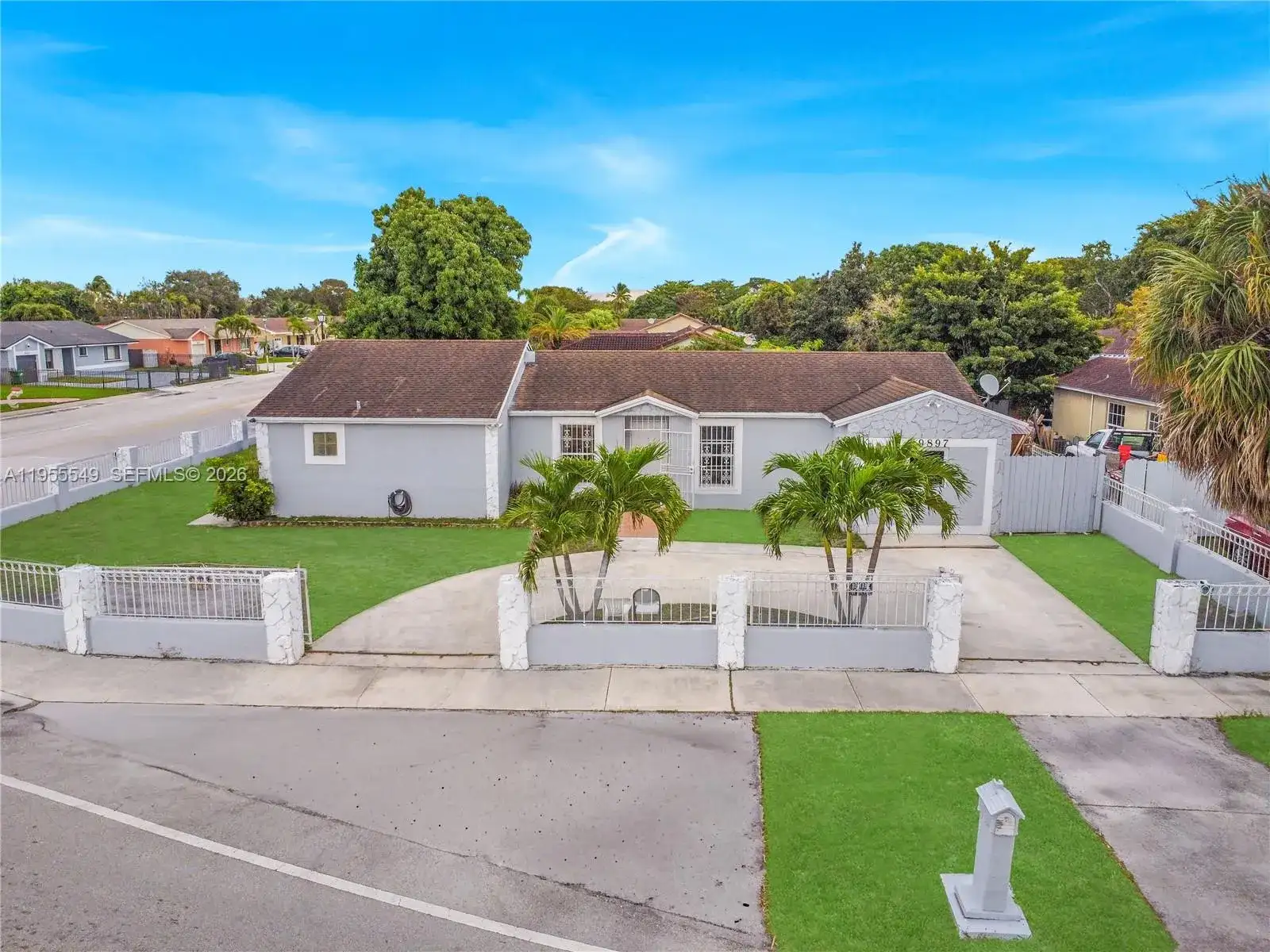 19897 NW 62nd Ave, Hialeah FL 33015 photo 3