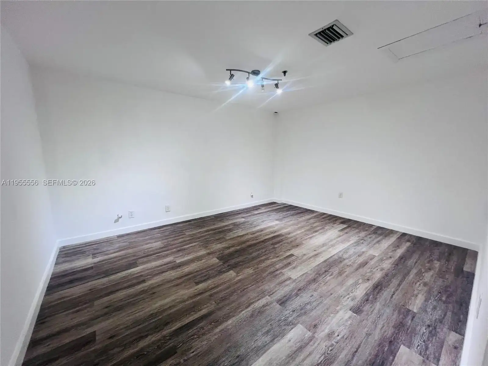 7500 NW 25th St # 256, Miami FL 33122 photo 2