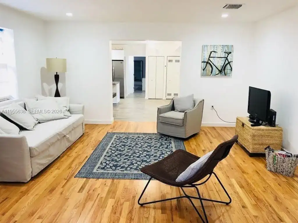 2375 NE 185th St, Miami FL 33180 photo 2