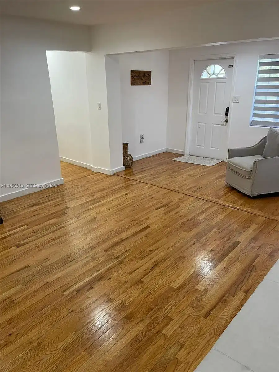 2375 NE 185th St, Miami FL 33180 photo 4