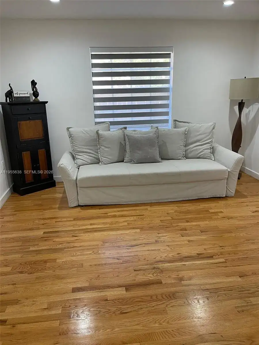 2375 NE 185th St, Miami FL 33180 photo 5