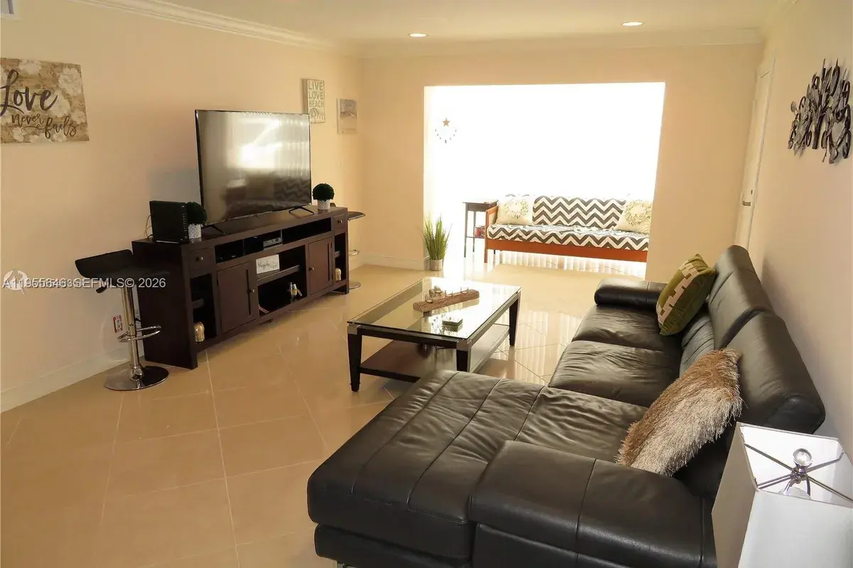 6471 Bay Club Dr # 2, Fort Lauderdale FL 33308