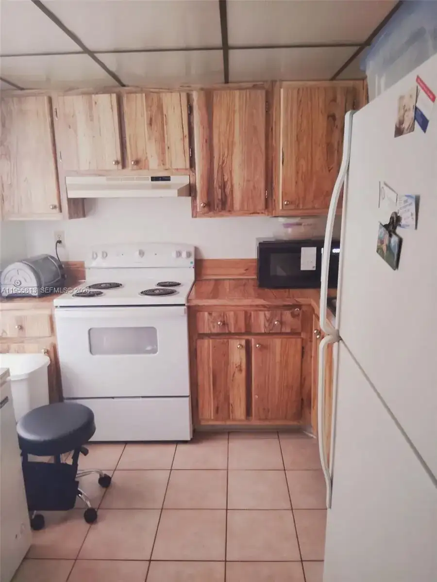 3121 NW 47th Ter # 411, Lauderdale Lakes FL 33319 photo 2