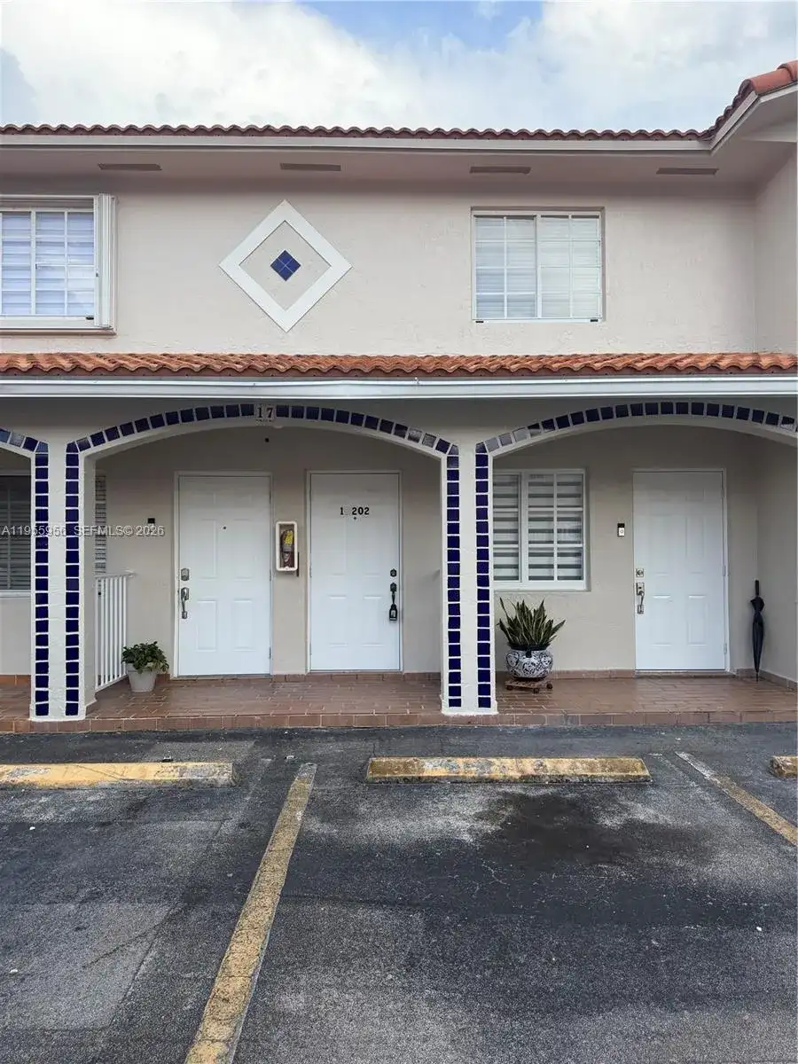 10101 W Okeechobee Rd # 17202, Hialeah Gardens FL 33016 photo 2