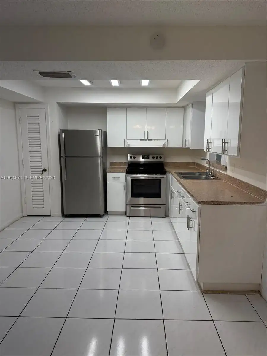 6532 SW 18th Ct, North Lauderdale FL 33068 photo 4