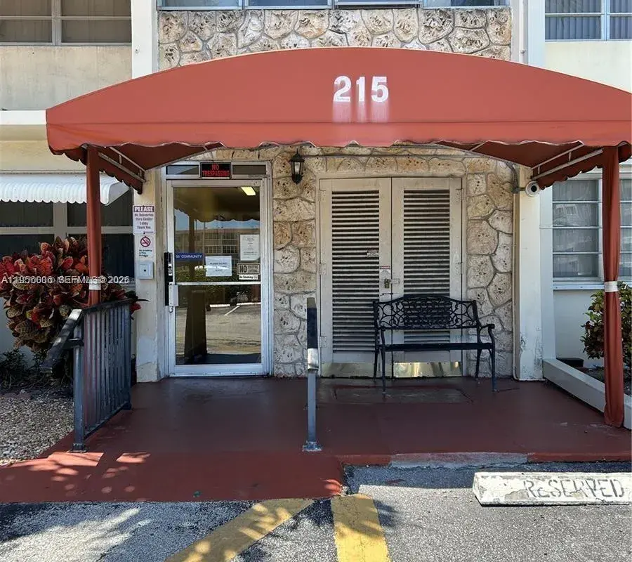 215 SE 3rd Ave # 206A, Hallandale Beach FL 33009