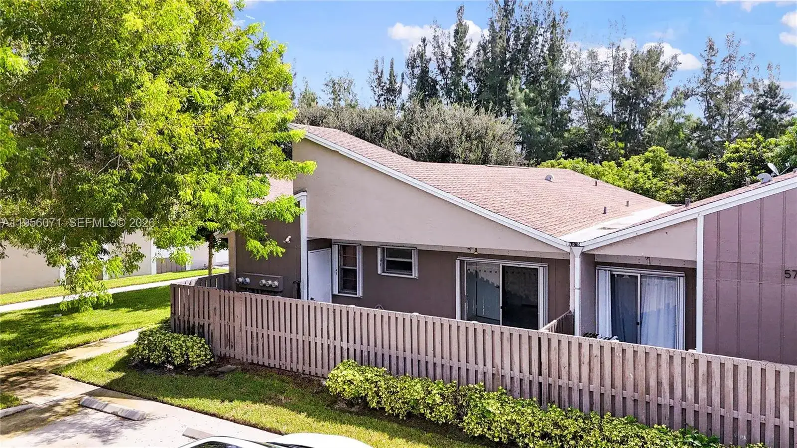 570 Woodgate Cir # A, Sunrise FL 33326 photo 3