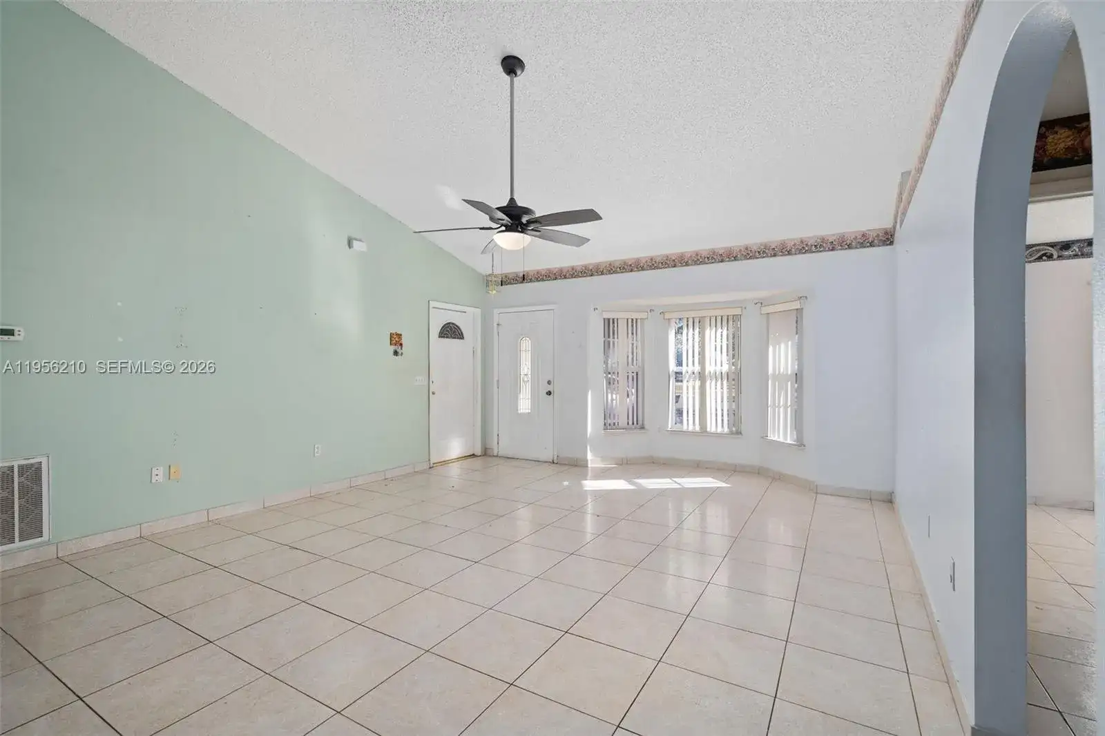 327 Ridge Ct, Other City - In The State Of Florida FL 32712 photo 4