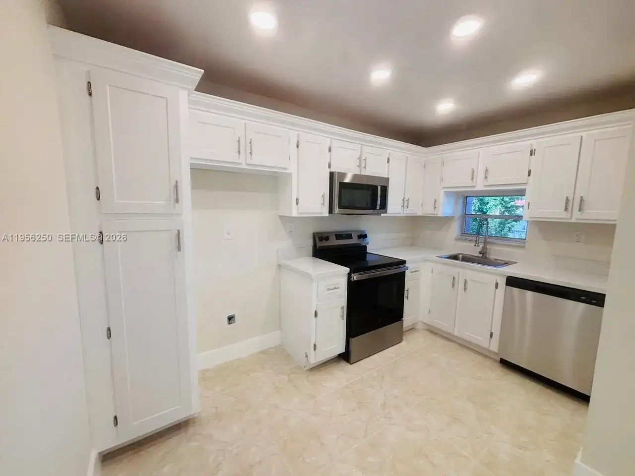 411 S Hollybrook Dr # 305, Pembroke Pines FL 33025 photo 2