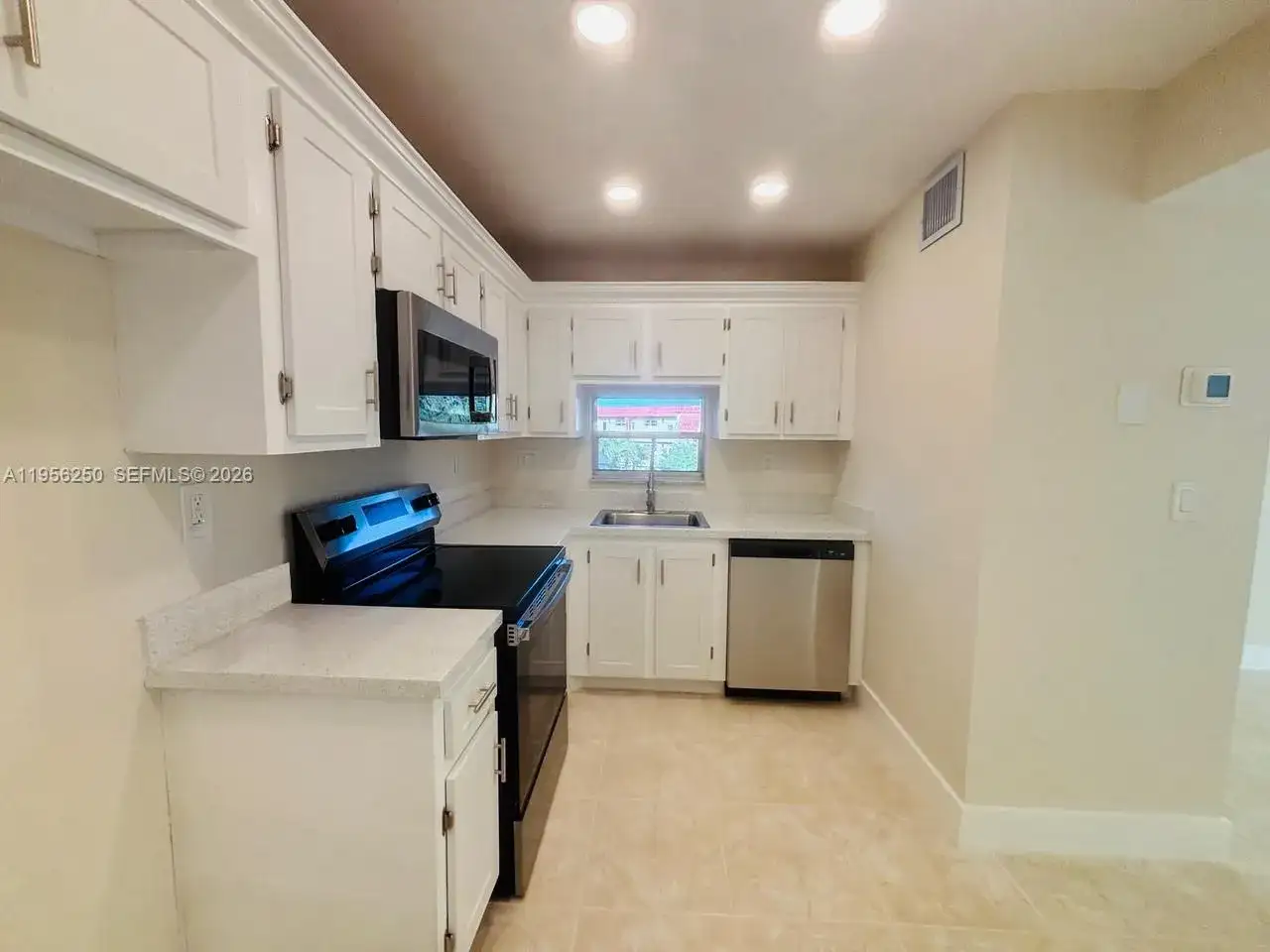 411 S Hollybrook Dr # 305, Pembroke Pines FL 33025 photo 3