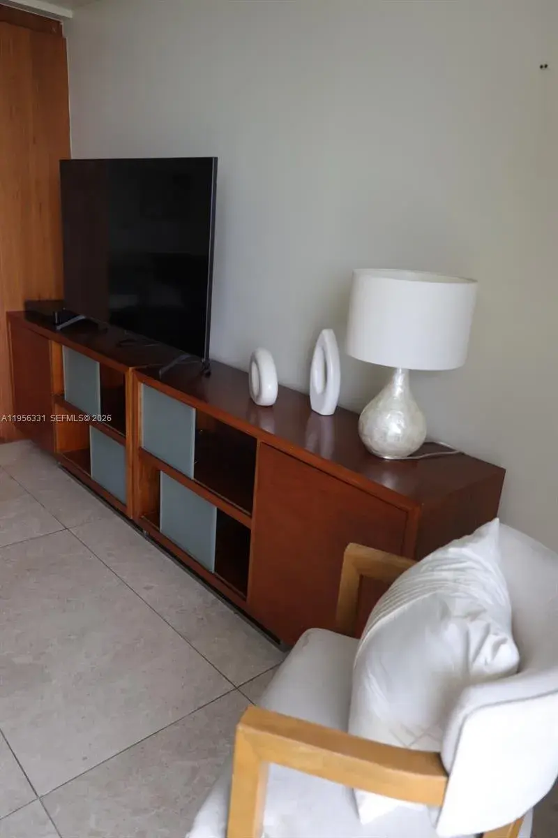 50 Biscayne Blvd # 711, Miami FL 33132