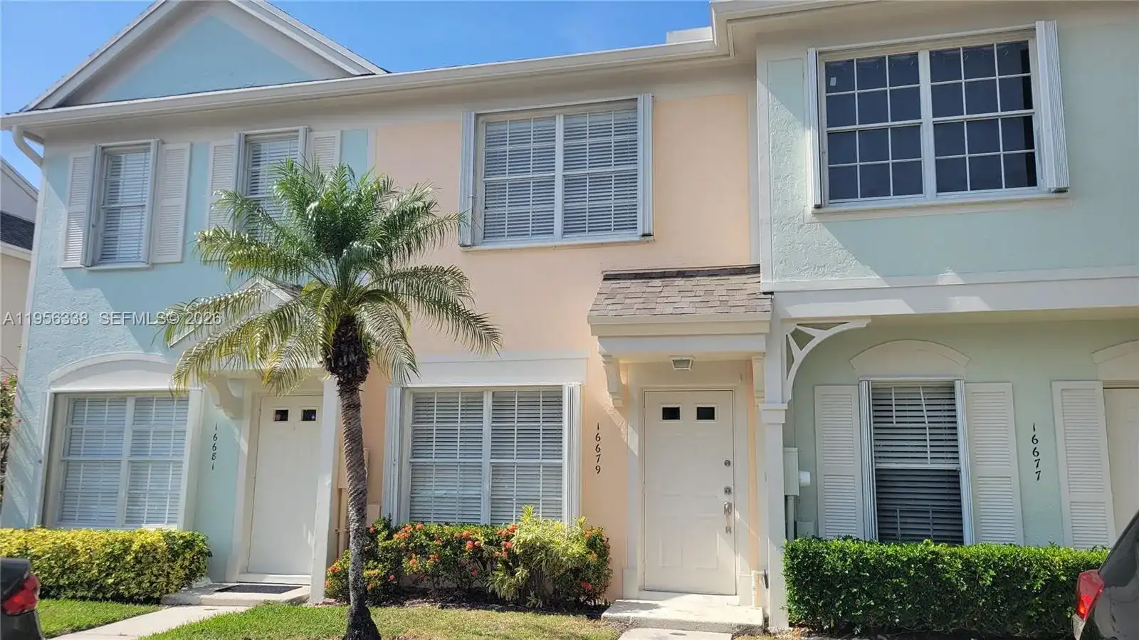 16679 Hemingway Dr, Weston FL 33326