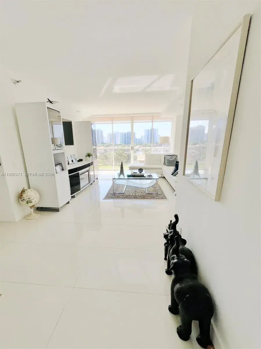 3640 Yacht Club Dr # 609, Aventura FL 33180