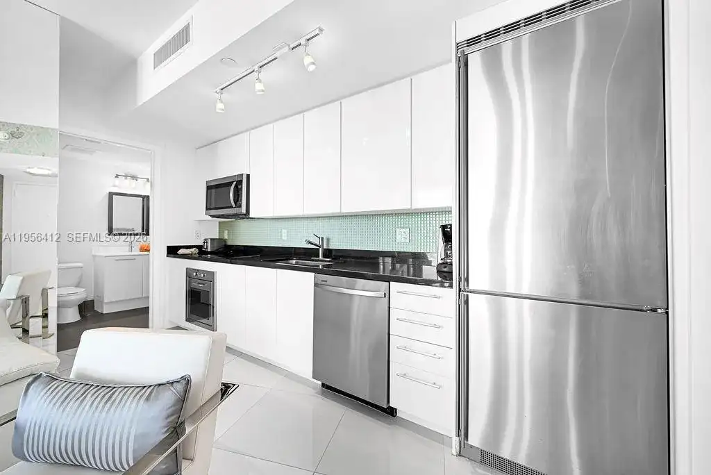 92 SW 3rd St # 4806, Miami FL 33130 photo 2