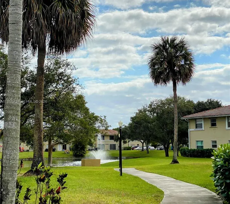 900 Twin Lakes Dr # A, Coral Springs FL 33071