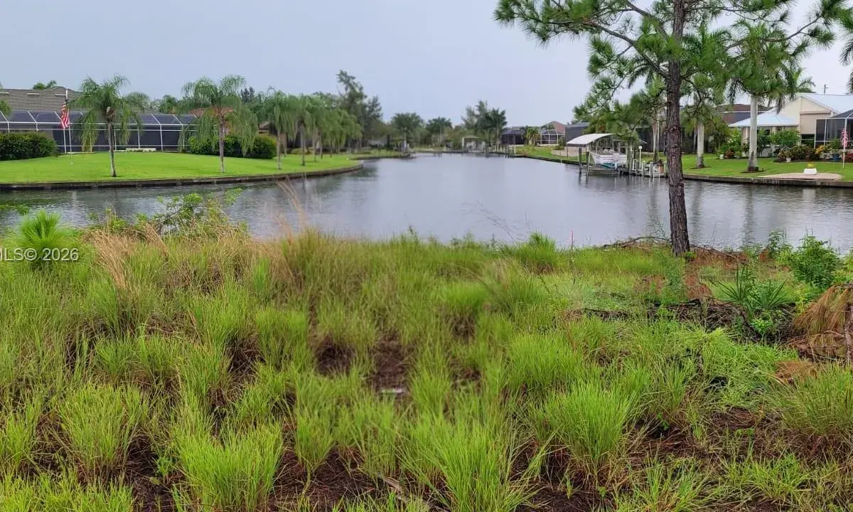 15610 VISCOUNT CIR, Other City - In The State Of Florida FL 33981