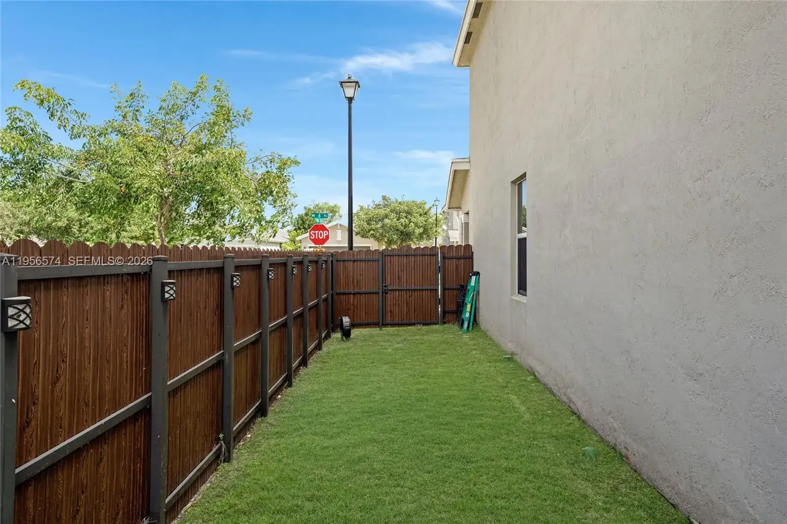 572 NE 6th Pl, Homestead FL 33034 photo 5