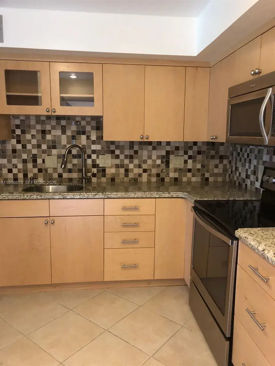 4000 N Hills Dr # 32, Hollywood FL 33021