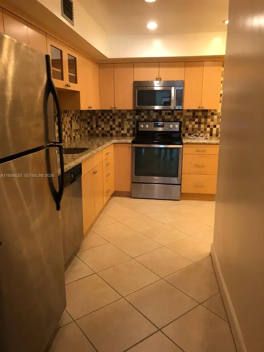 4000 N Hills Dr # 32, Hollywood FL 33021