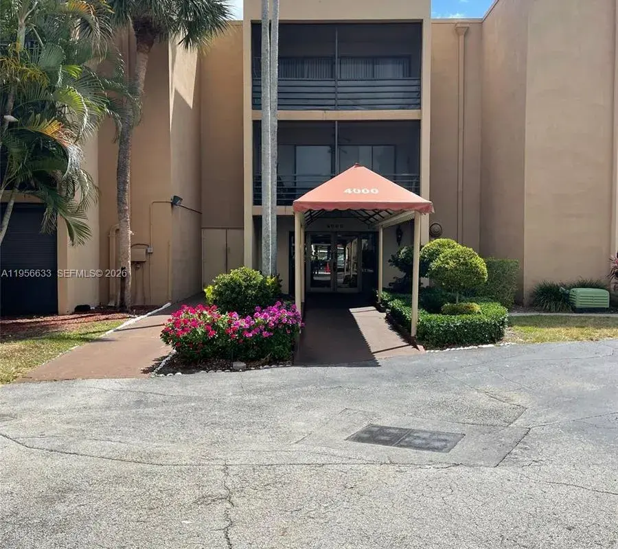4000 N Hills Dr # 32, Hollywood FL 33021