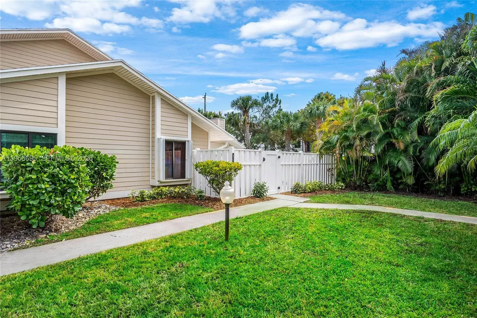 804 Summerwinds Ln, Jupiter FL 33458 photo 3