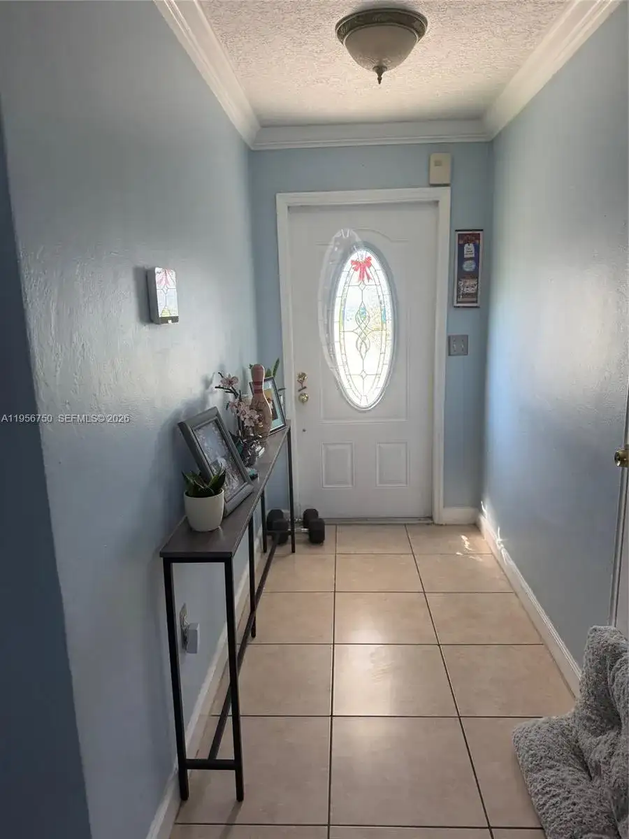 19521 NW 38th Ave, Miami Gardens FL 33055 photo 2