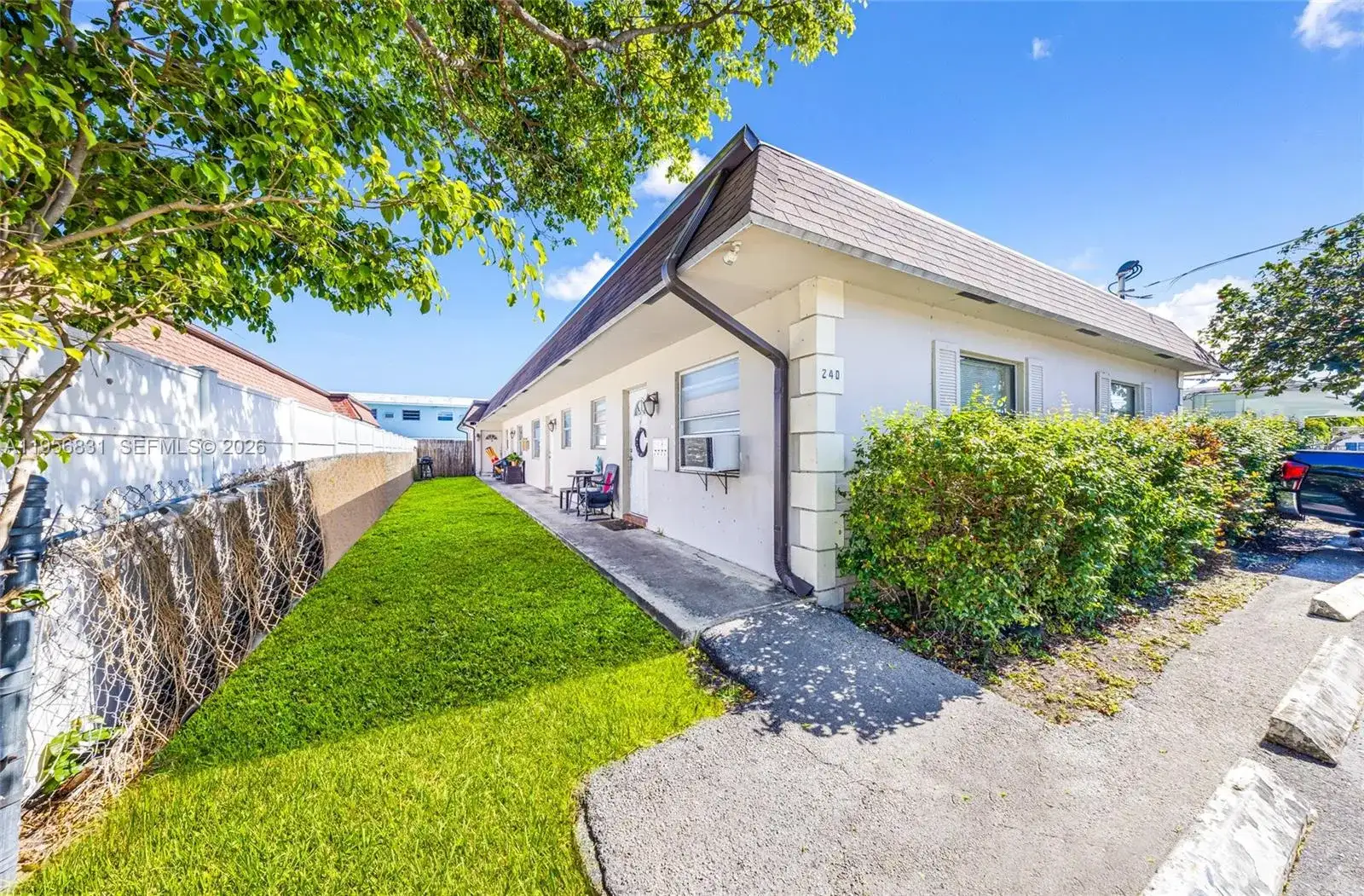 240 SE 9th Ave, Pompano Beach FL 33060 photo 2