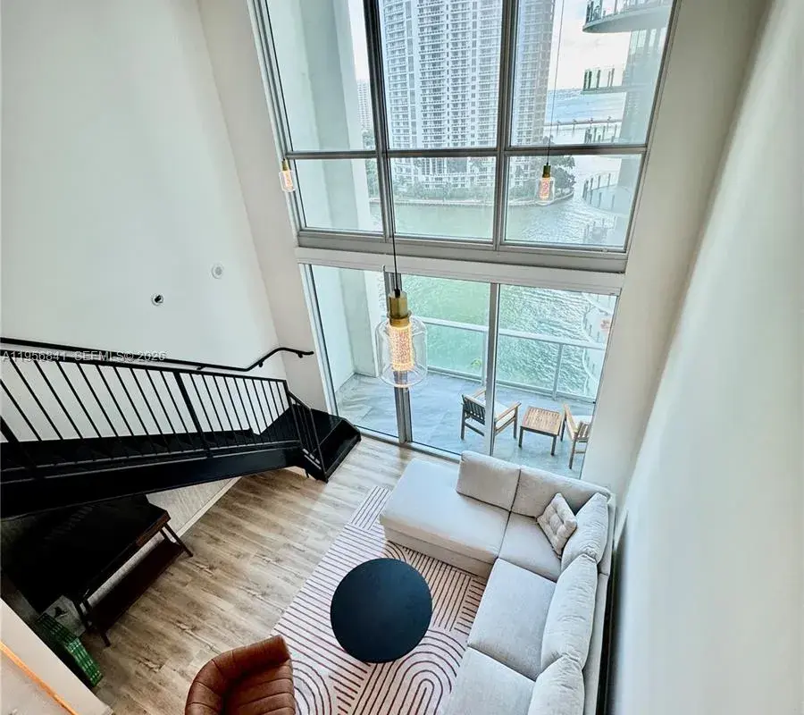 300 S Biscayne Blvd # 1210, Miami FL 33131