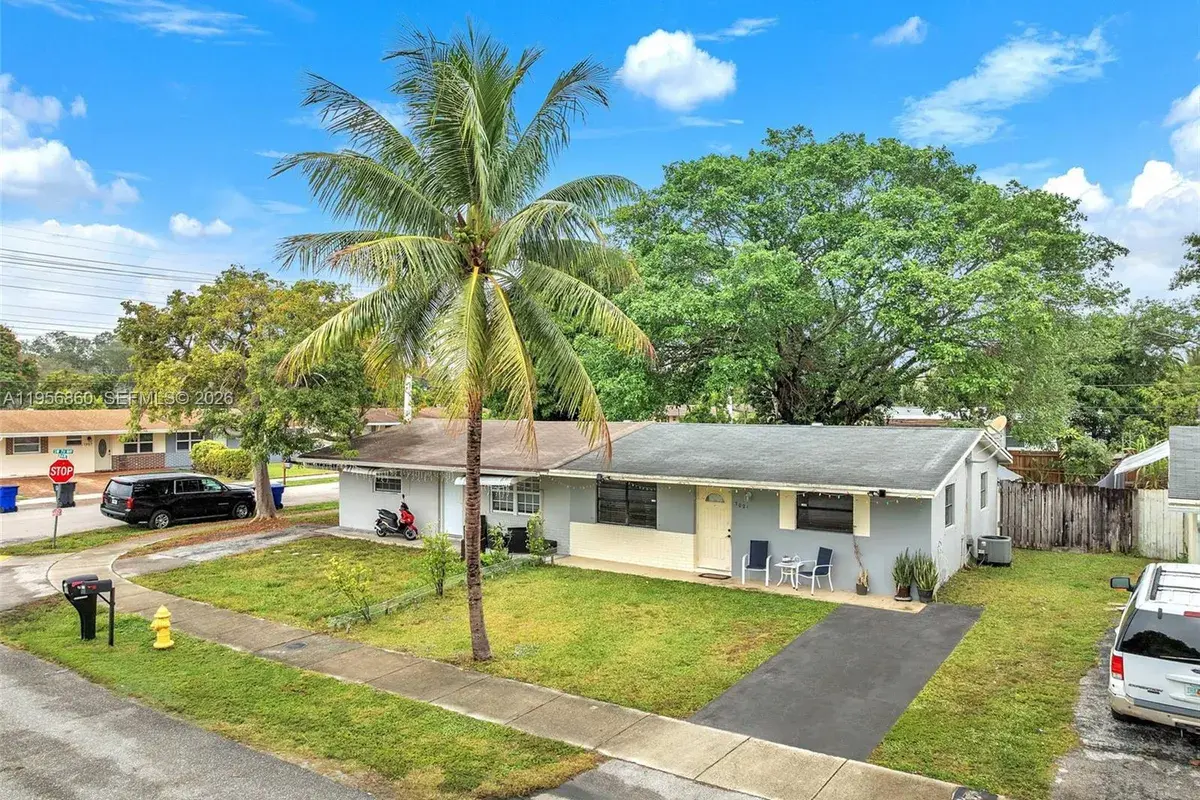 7021 SW 19th Pl, North Lauderdale FL 33068