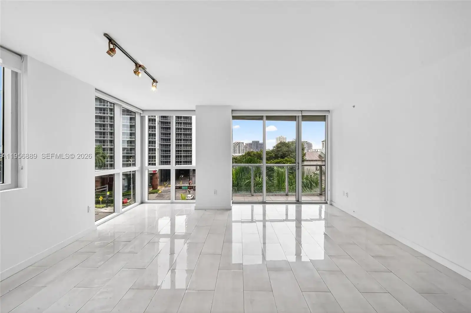 500 Brickell Ave # 501, Miami FL 33131 photo 2