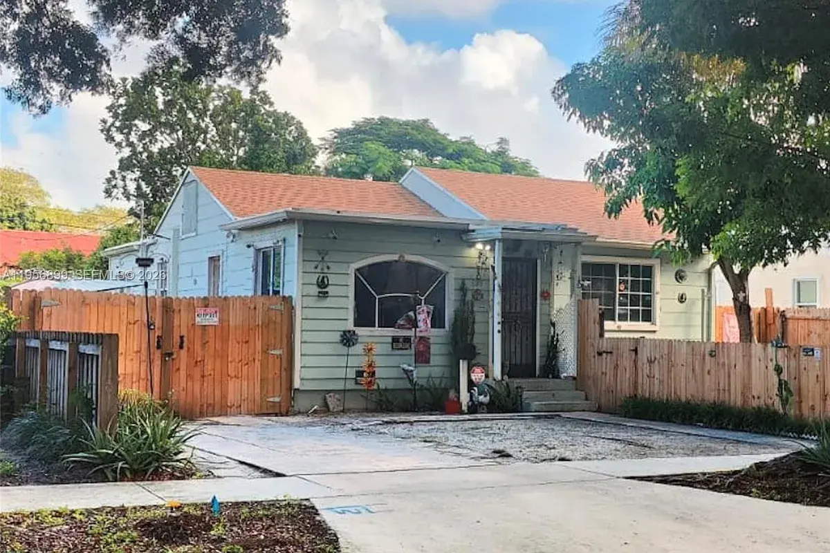 825 Winters St, West Palm Beach FL 33405
