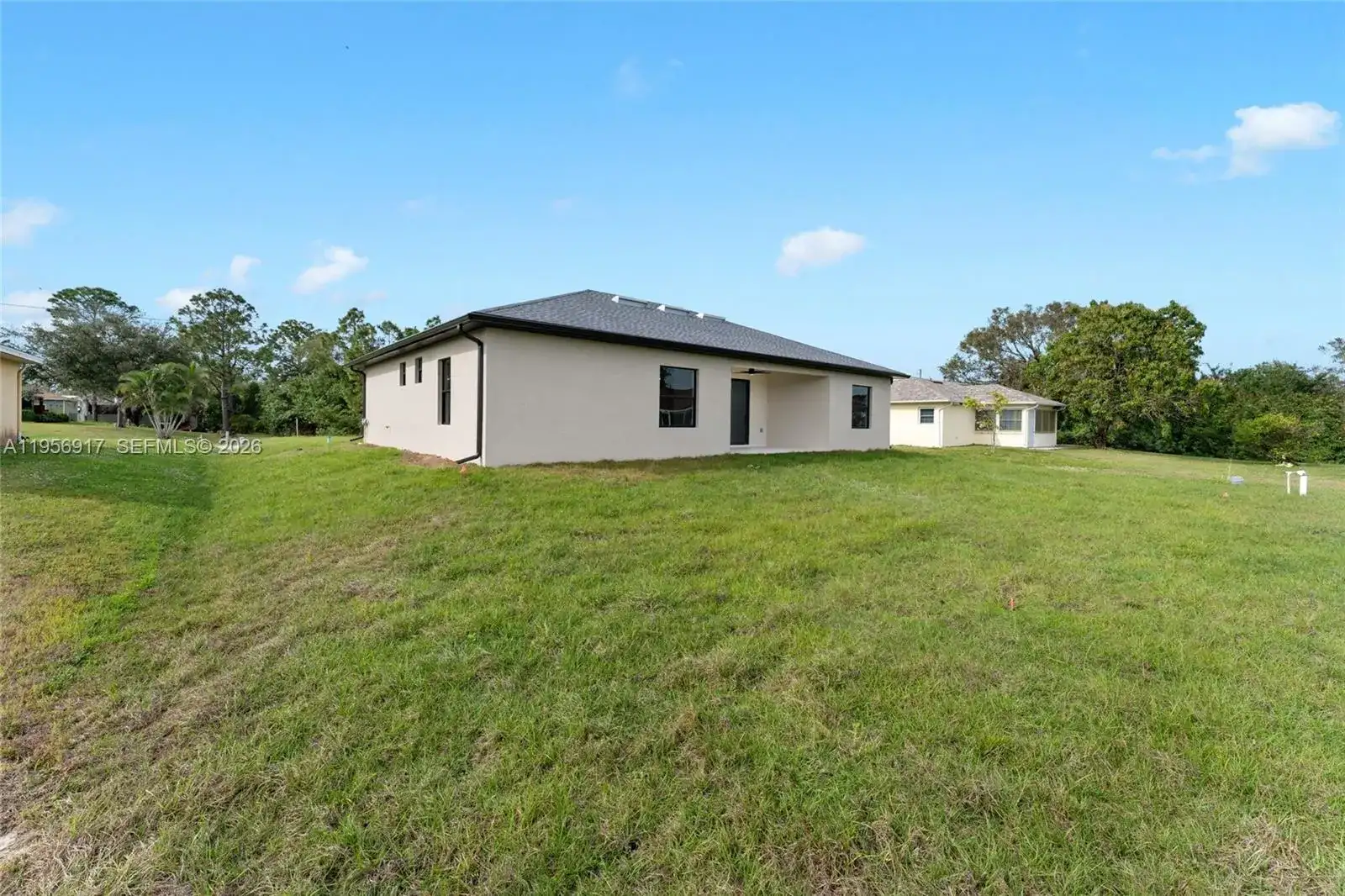 910 Atherton Ave, Other City - In The State Of Florida FL 33971 photo 3