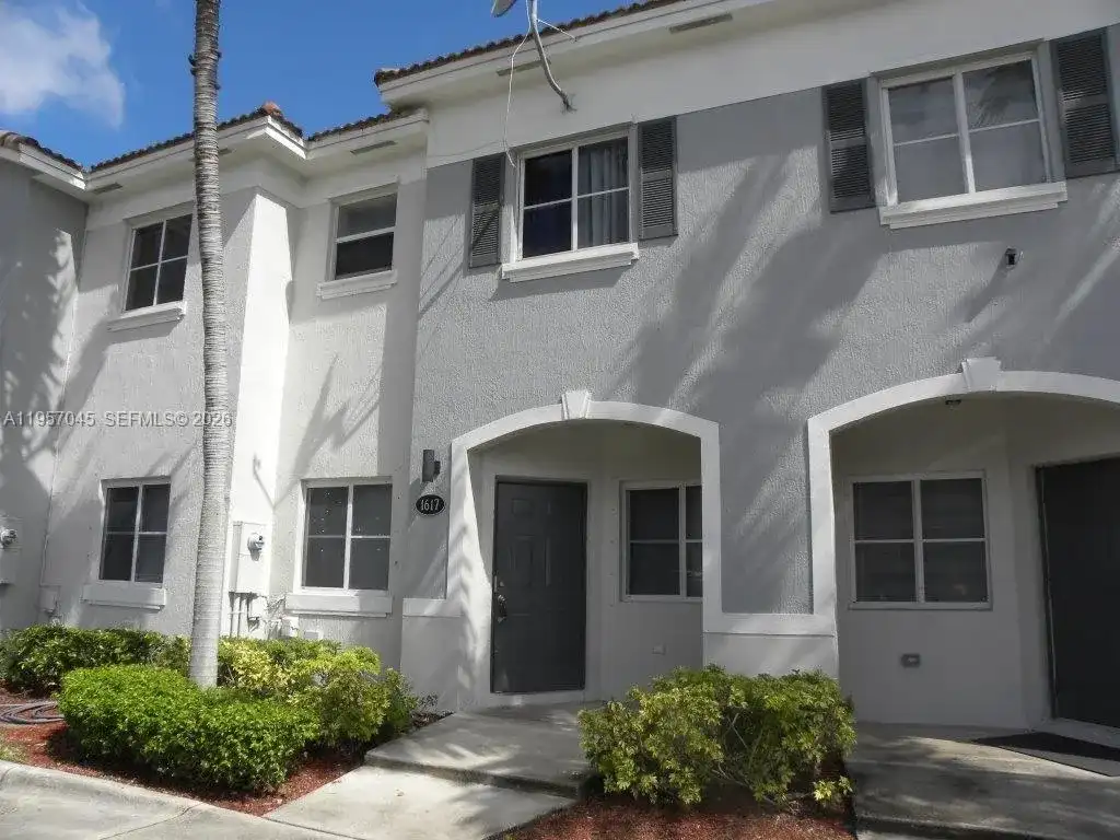 1617 SE 30th St, Homestead FL 33035