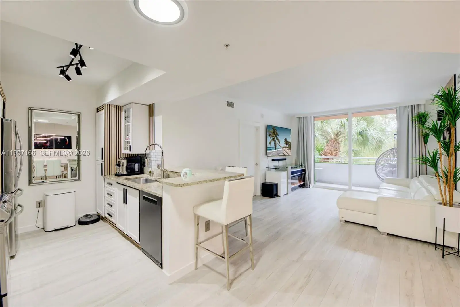 2775 NE 187th St # 215, Aventura FL 33180