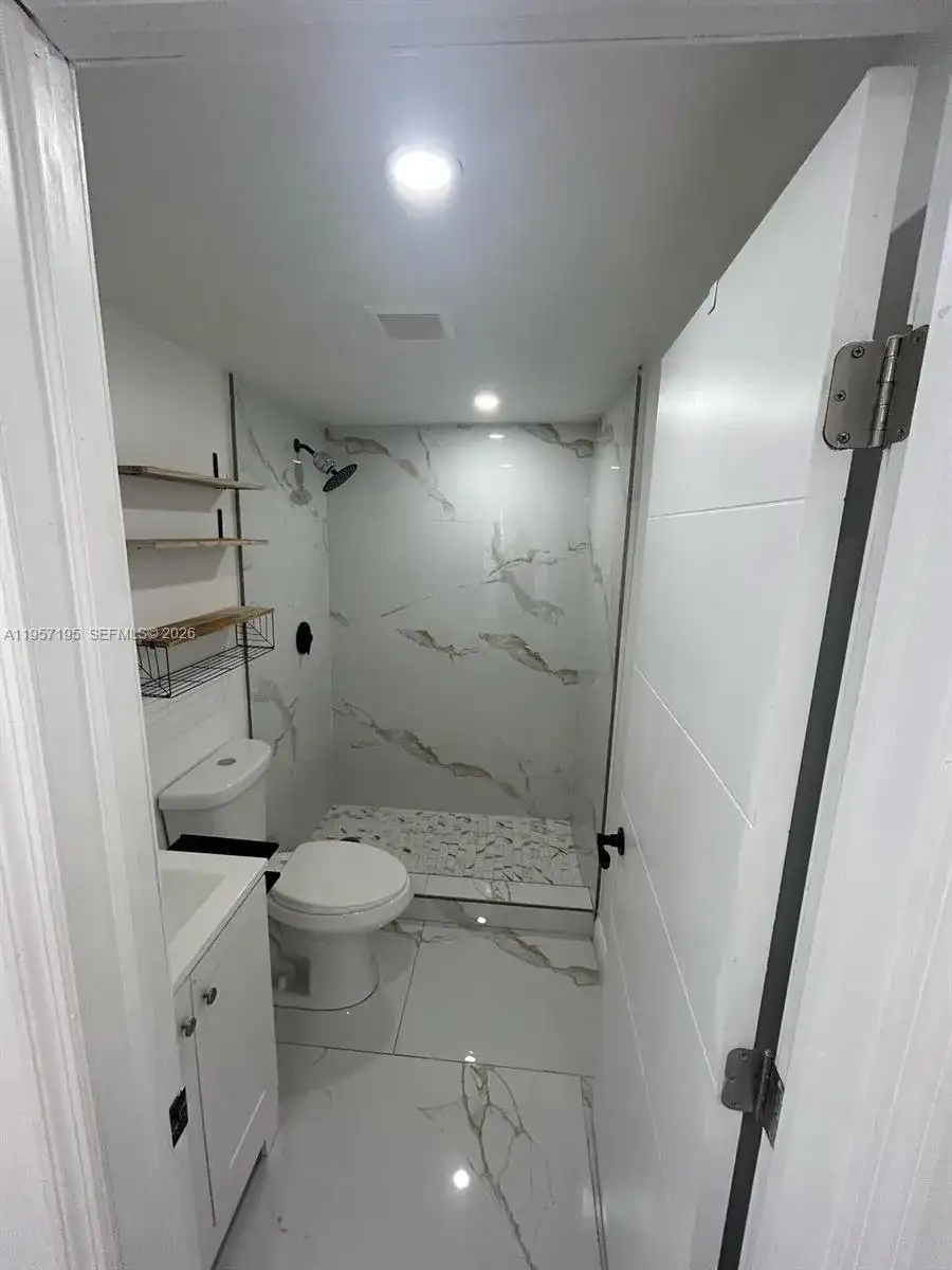 2331 Coolidge St, Hollywood FL 33020 photo 2
