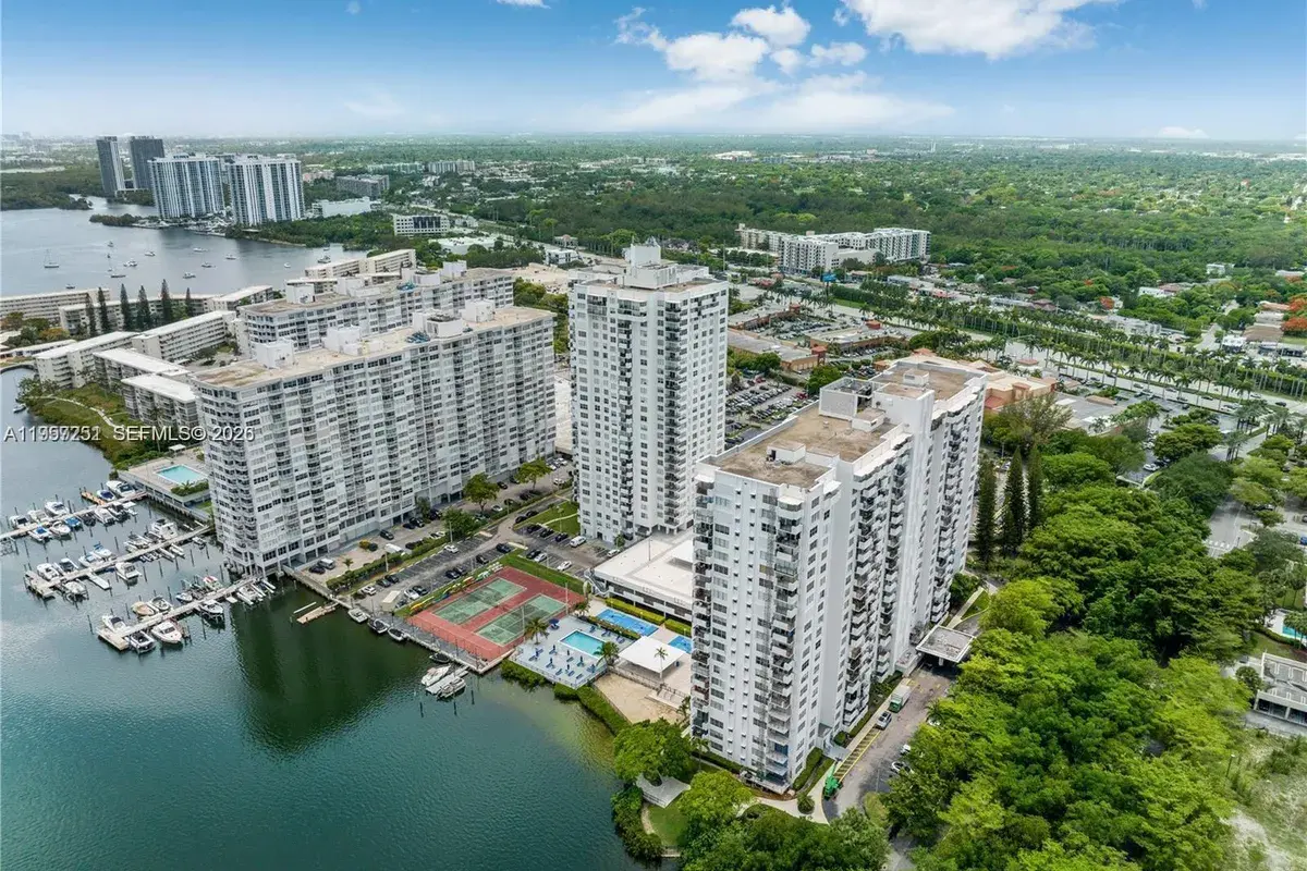 2750 NE 183rd St # 1801, Aventura FL 33160