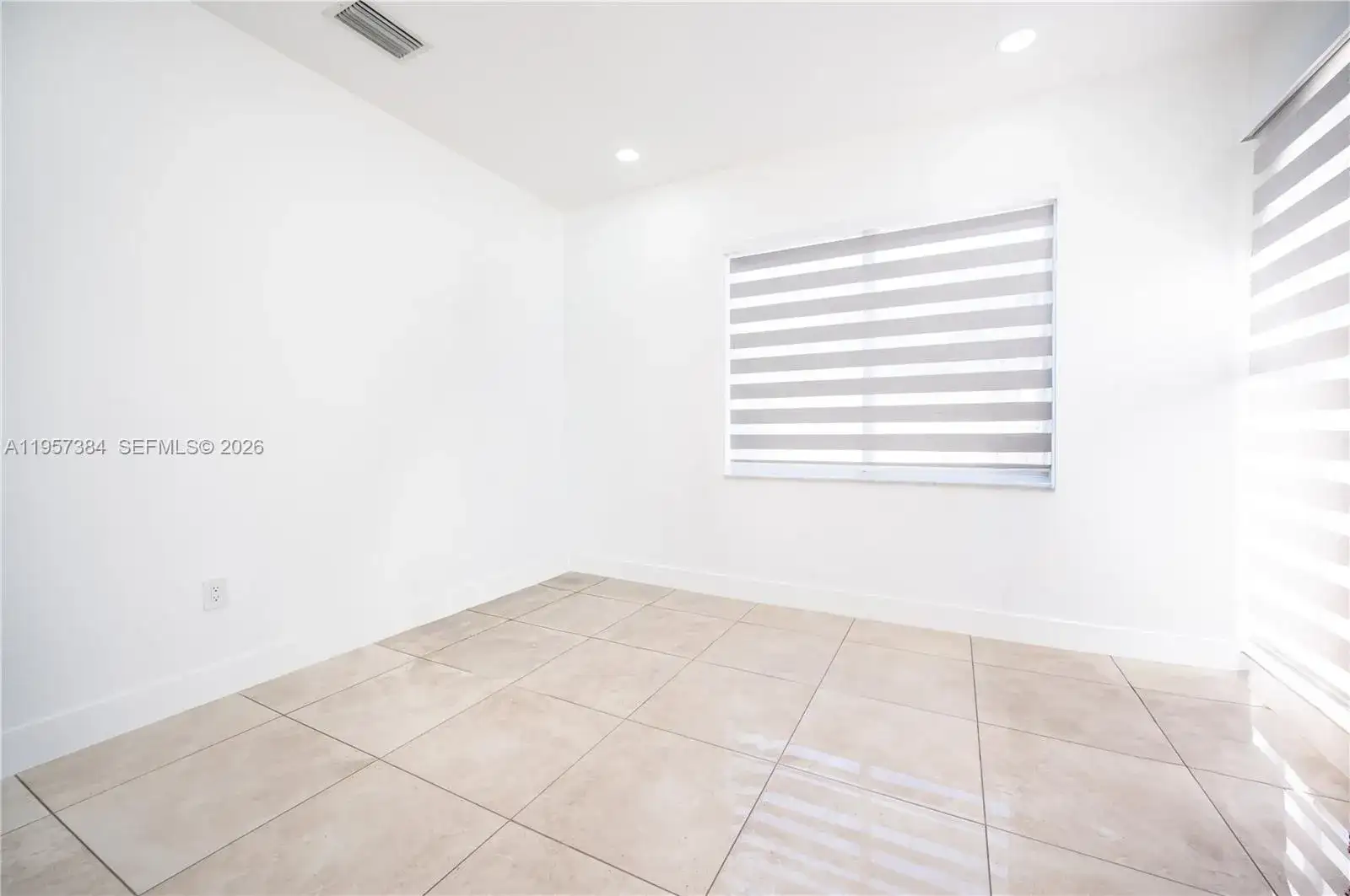 1046 NE 17th Ter, Homestead FL 33033 photo 4