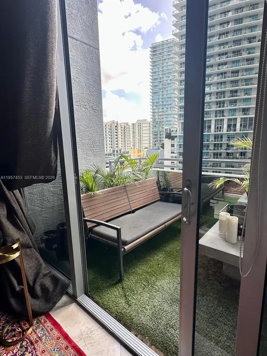 1050 Brickell Ave # 818, Miami FL 33131 photo 2