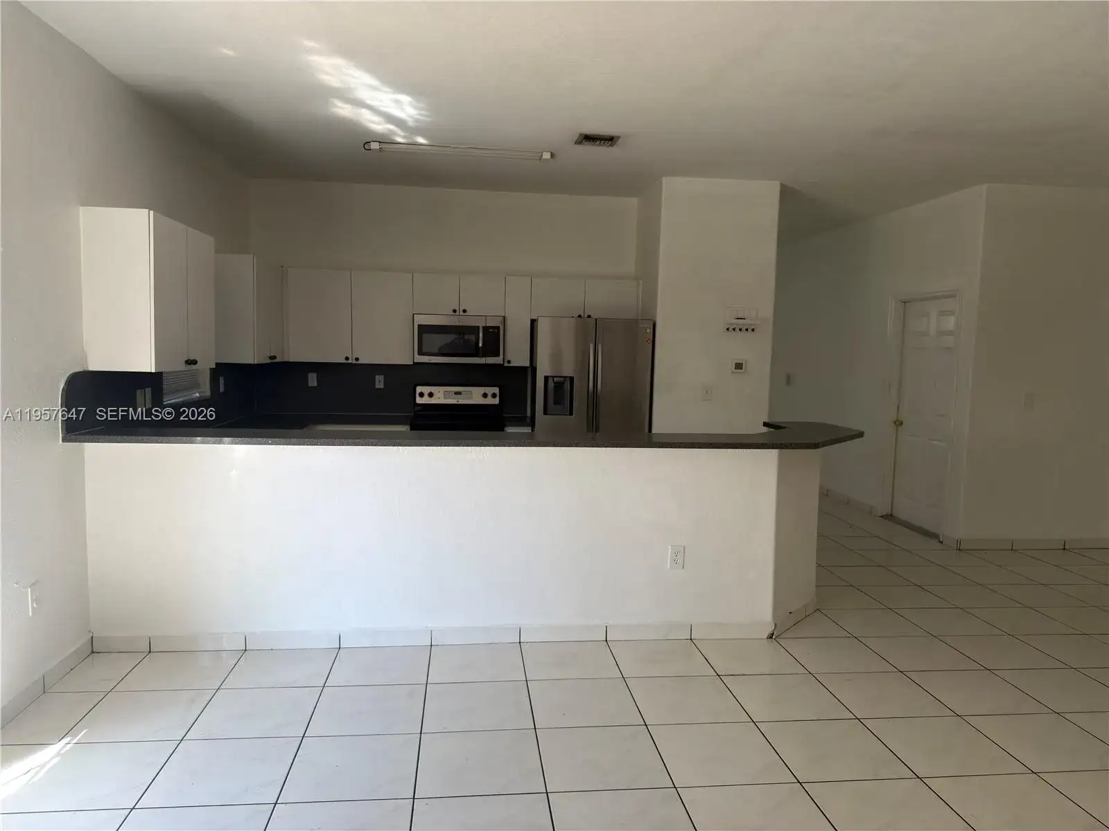 8856 NW 140th Ln, Miami Lakes FL 33018 photo 2