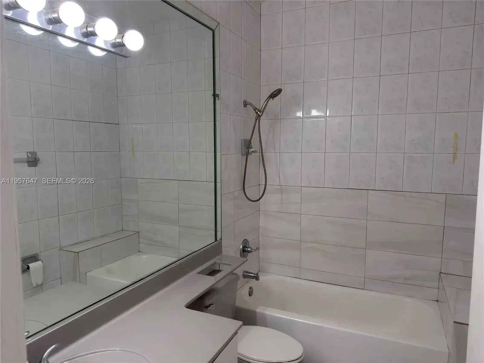 8856 NW 140th Ln, Miami Lakes FL 33018 photo 5