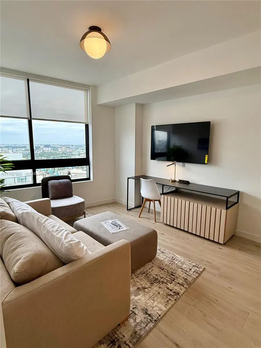 225 N Miami Ave # 3406, Miami FL 33128