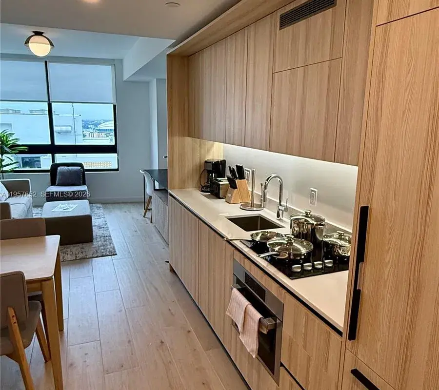 225 N Miami Ave # 3406, Miami FL 33128