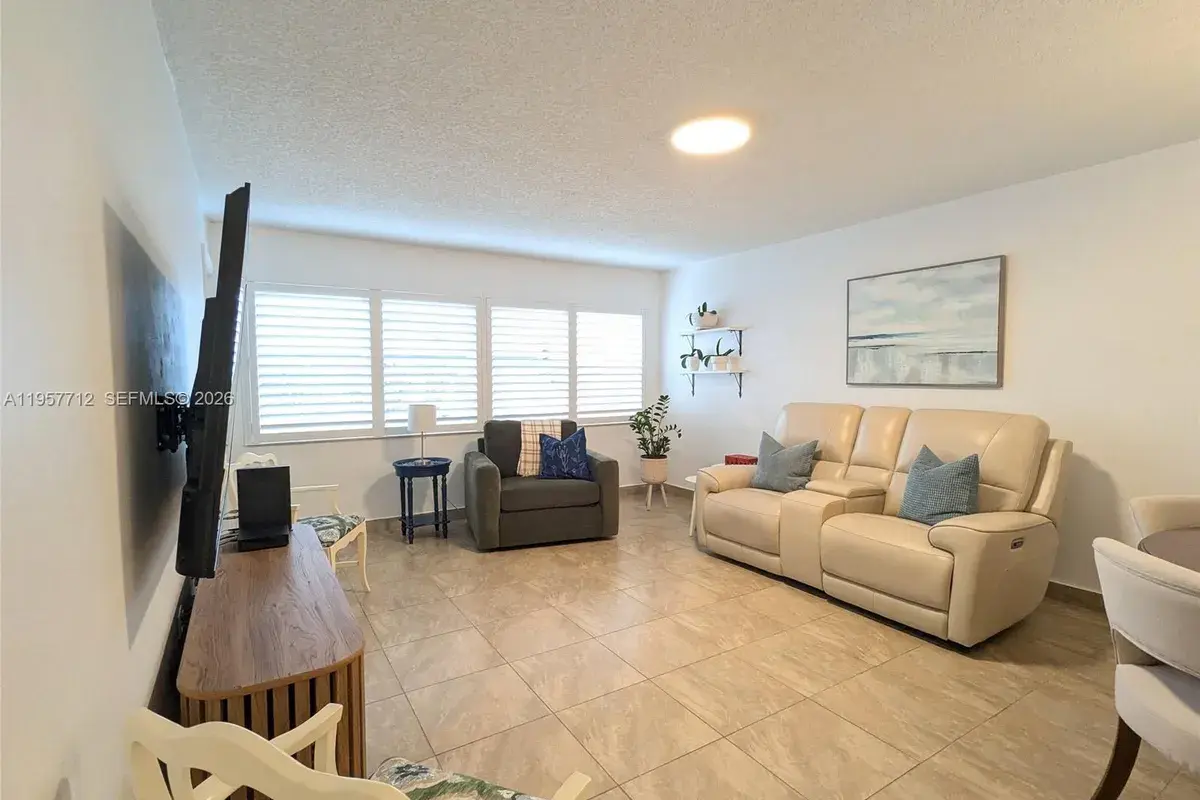 330 SE 2nd St # 102E, Hallandale Beach FL 33009