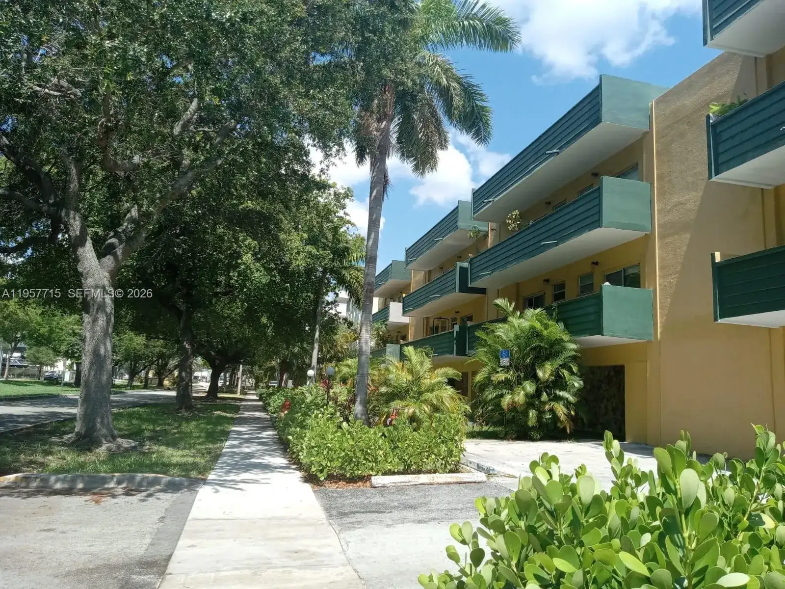 1975 NE 135th St # 3C, North Miami FL 33181 photo 3