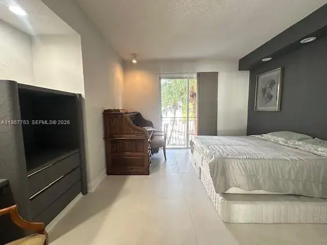 3900 Island Blvd # 303, Aventura FL 33160