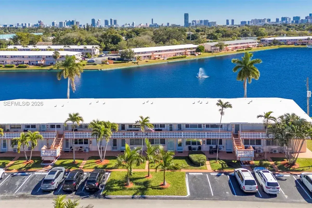 901 SW 11th Ave # 17H, Hallandale Beach FL 33009