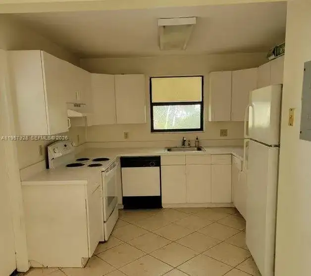 814 Finley Ct, Hollywood FL 33020 photo 3