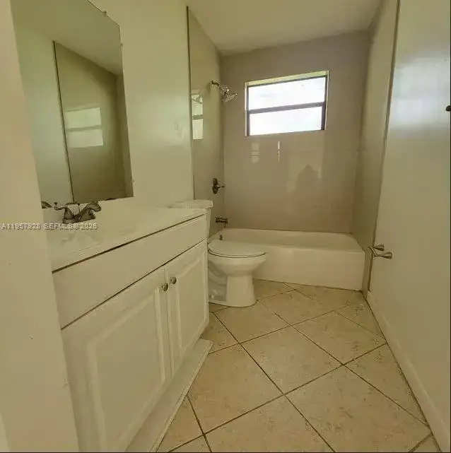 814 Finley Ct, Hollywood FL 33020 photo 4