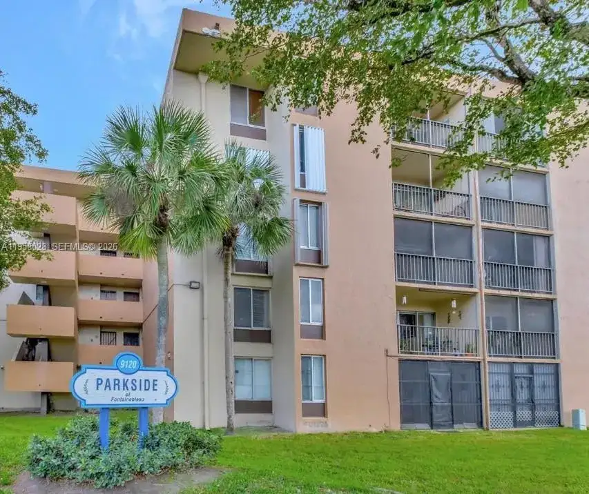 9120 Fontainebleau Blvd # 408, Miami FL 33172 photo 2