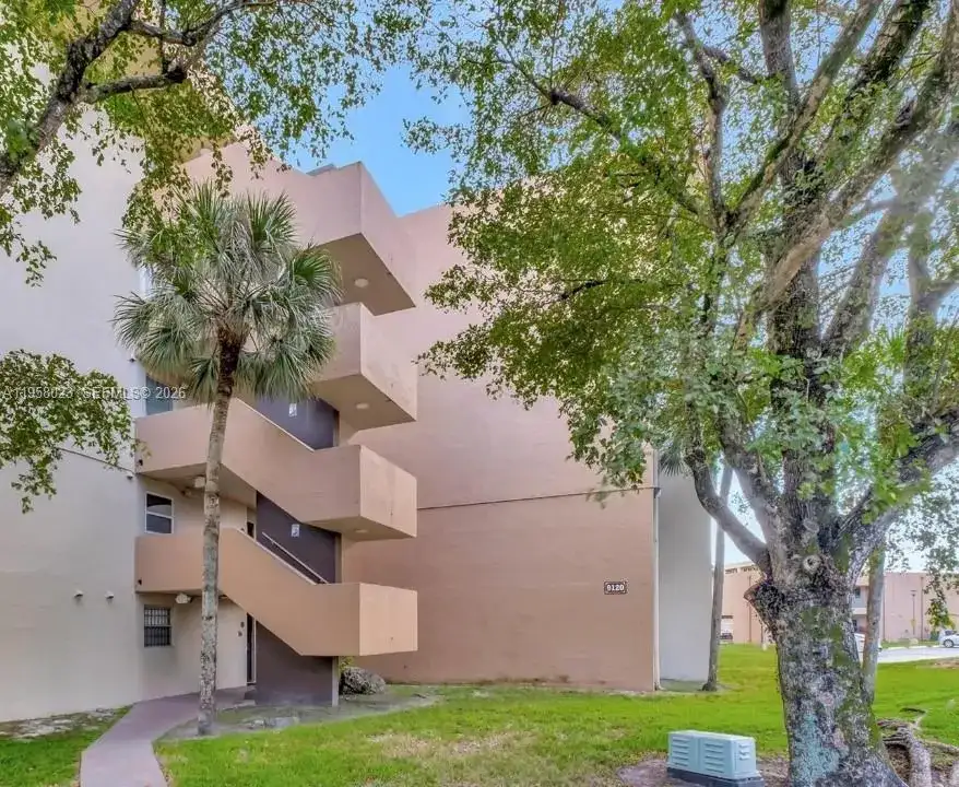 9120 Fontainebleau Blvd # 408, Miami FL 33172 photo 3